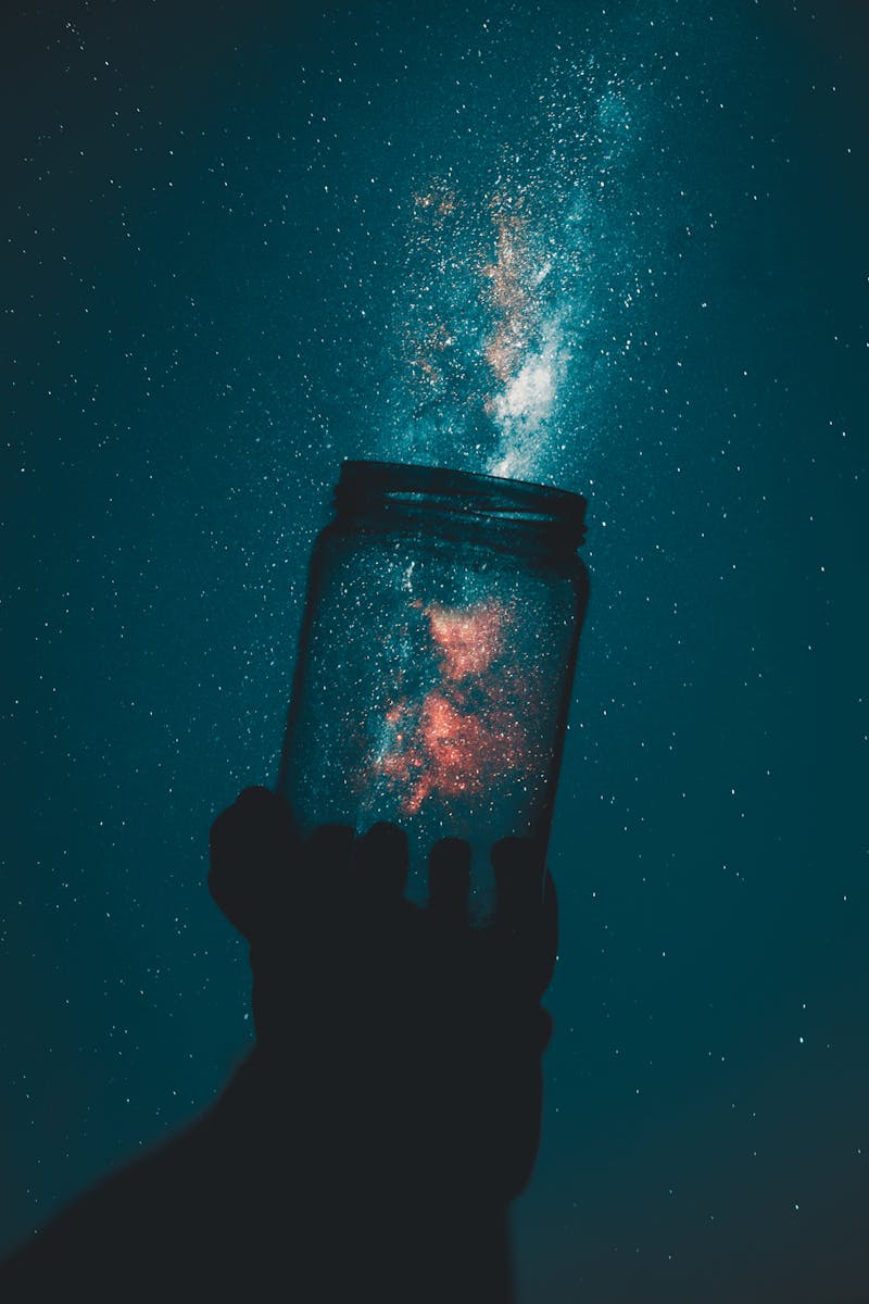 Symbole astrologique des Gémeaux avec constellation sur fond étoilé
