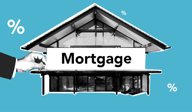 Couple consultant un dossier de prêt immobilier avec un conseiller bancaire