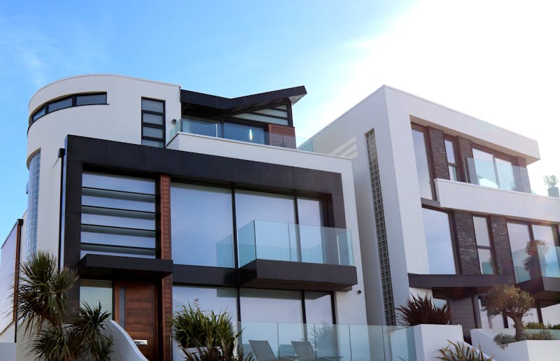 Vue sur le centre-ville de Tours avec ses immeubles et appartements en location