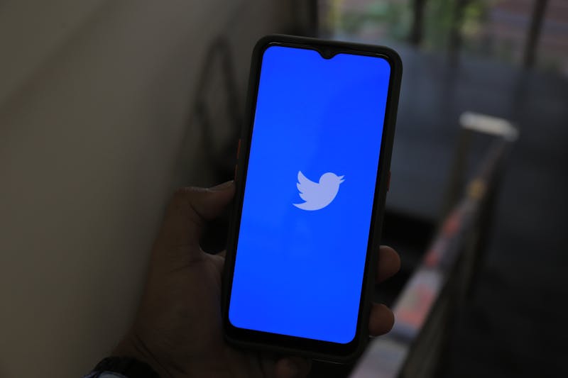 Application Twitter ouverte sur un téléphone