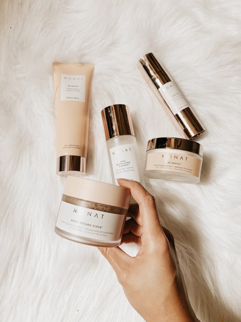 Application de sérum liftant sur le visage